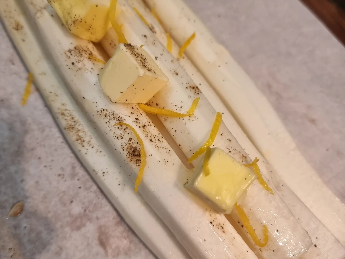 Spargel im Päckchen mit Buttermilch-Dressing - Rezept - Bild Nr. 16476