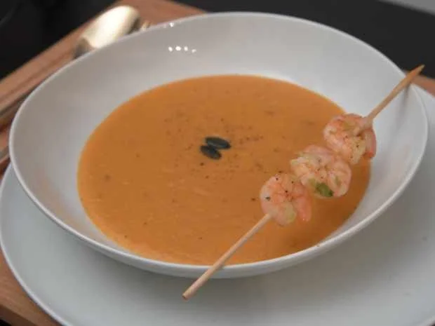 Süßkartoffelcremesuppe mit Garnelenspieß - Rezept - Bild Nr. 2