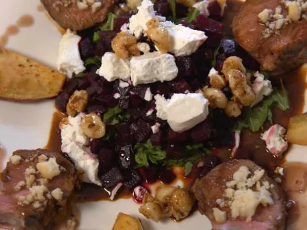 Lamb Gaytime Pops mit Roasted Beet Tartare und Sweet Potatoe Chips - Rezept - Bild Nr. 2