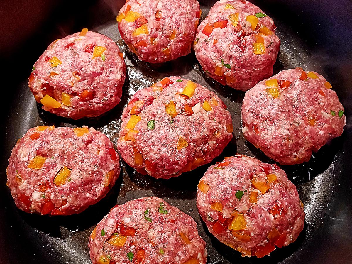 Frikadellen mit leckerem Drumherum - Rezept - kochbar.de