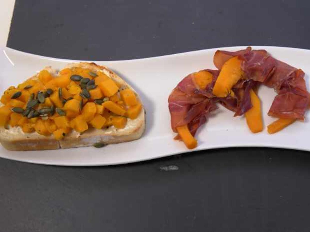 Kürbis-Bruschetta mit gebackenem Kürbis im Serrano-Mantel - Rezept ...