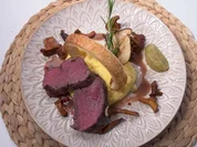 Hirschrücken mit Portweinsoße und Birnenchips - Rezept - Bild Nr. 16498