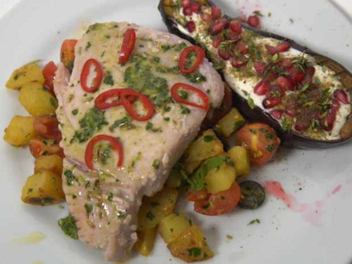 Thunfischsteaks mit Salsa Verde und gebratenem, lauwarmen ...