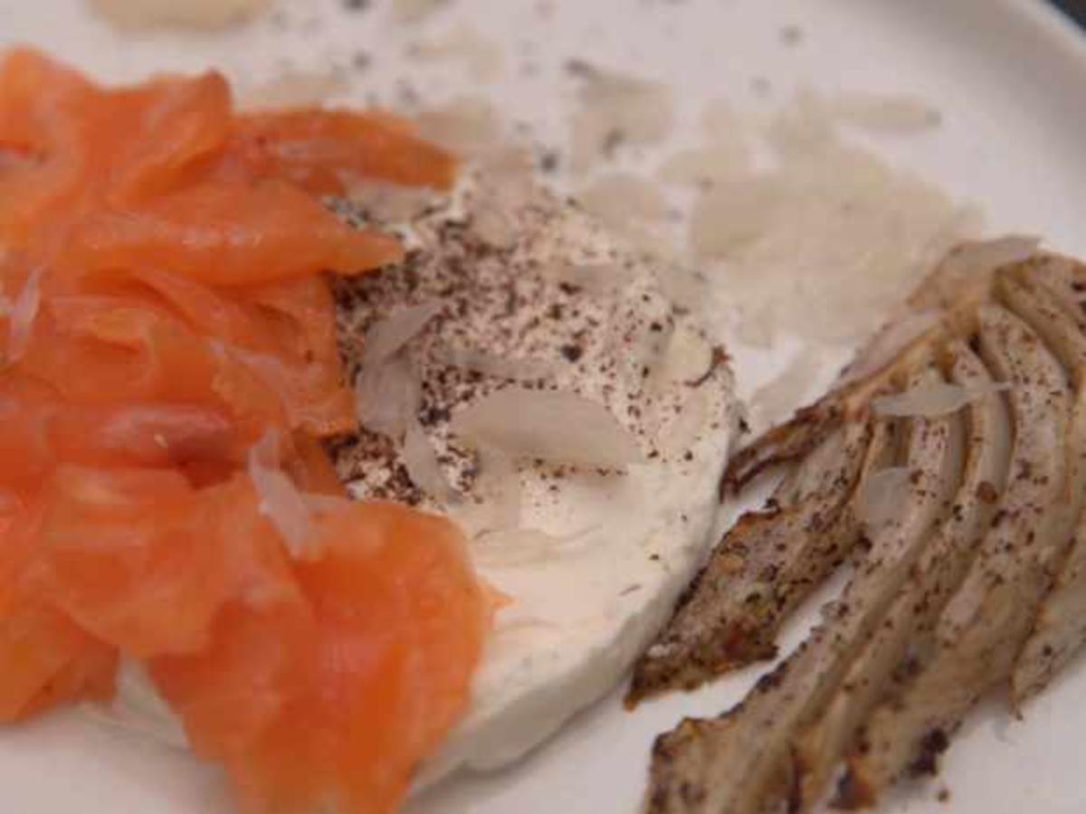 Gebeizter Lachs mit Ofenfenchel und Labneh - Rezept - kochbar.de Gebeizter Lachs mit Ofenfenchel und Labneh - Rezept - kochbar.de