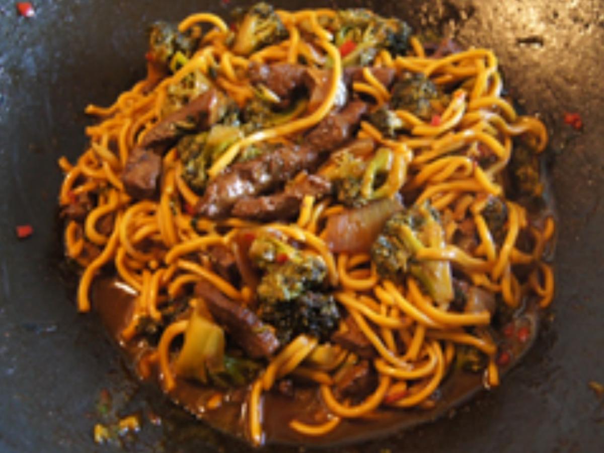 Mie-Nudeln mit Schweinefilet und Brokkoli - Rezept - Bild Nr. 25