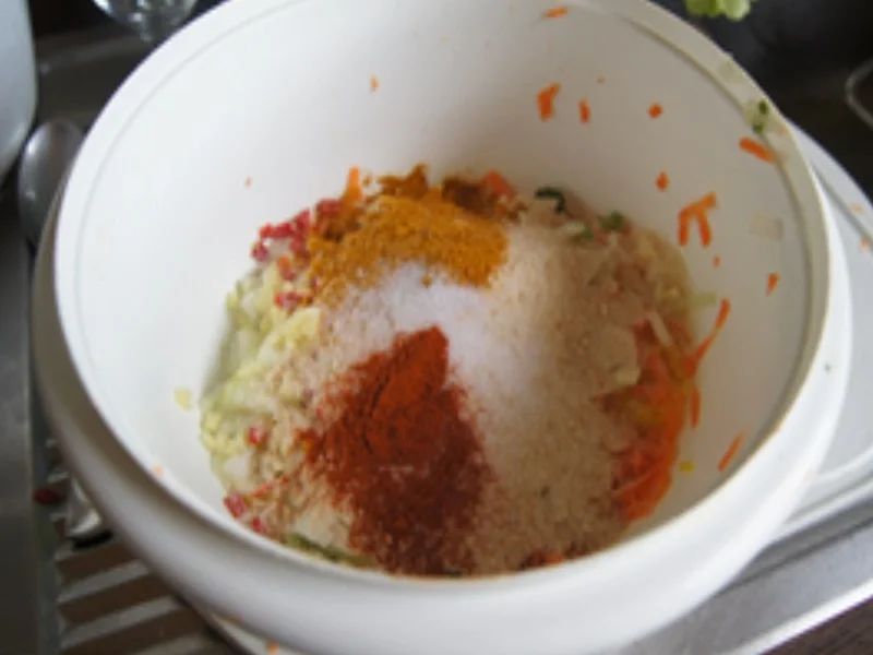 Rezept: Restebuletten mit herzhaften Salat Bild Nr. 4 Restebuletten mit herzhaften Salat - Rezept - Bild Nr. 4