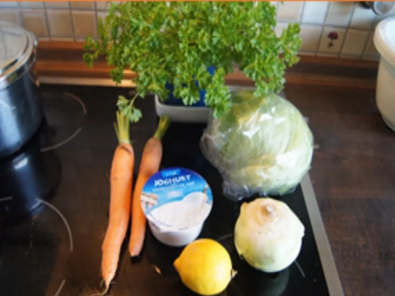 Rezept: Restebuletten mit herzhaften Salat Bild Nr. 9 Restebuletten mit herzhaften Salat - Rezept - Bild Nr. 9