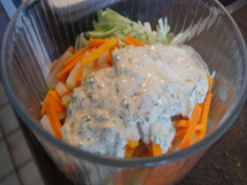 Rezept: Restebuletten mit herzhaften Salat Bild Nr. 14 Restebuletten mit herzhaften Salat - Rezept - Bild Nr. 14