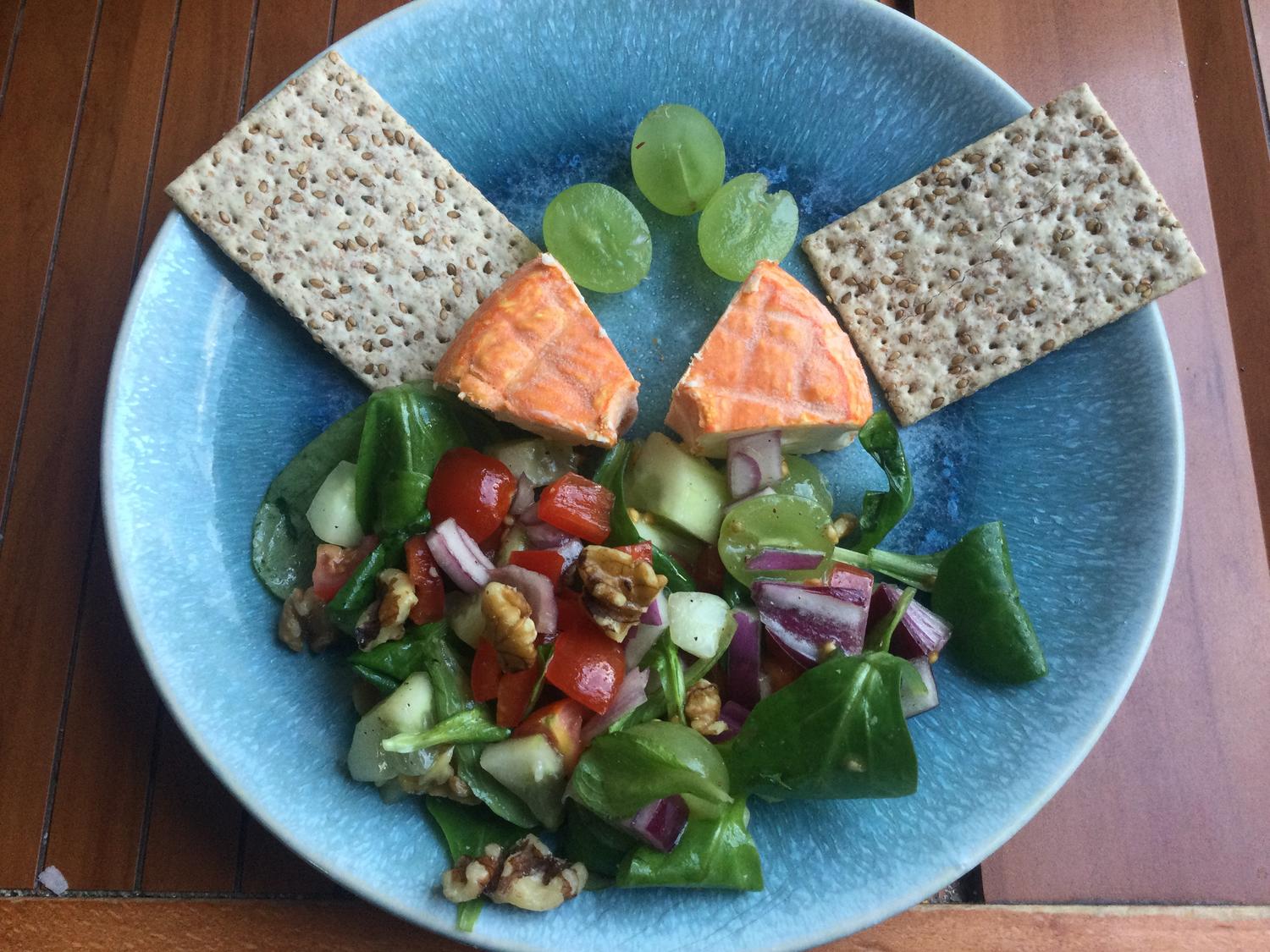 „Feldsalat mit Trauben“ an Walnüssen - Rezept - kochbar.de