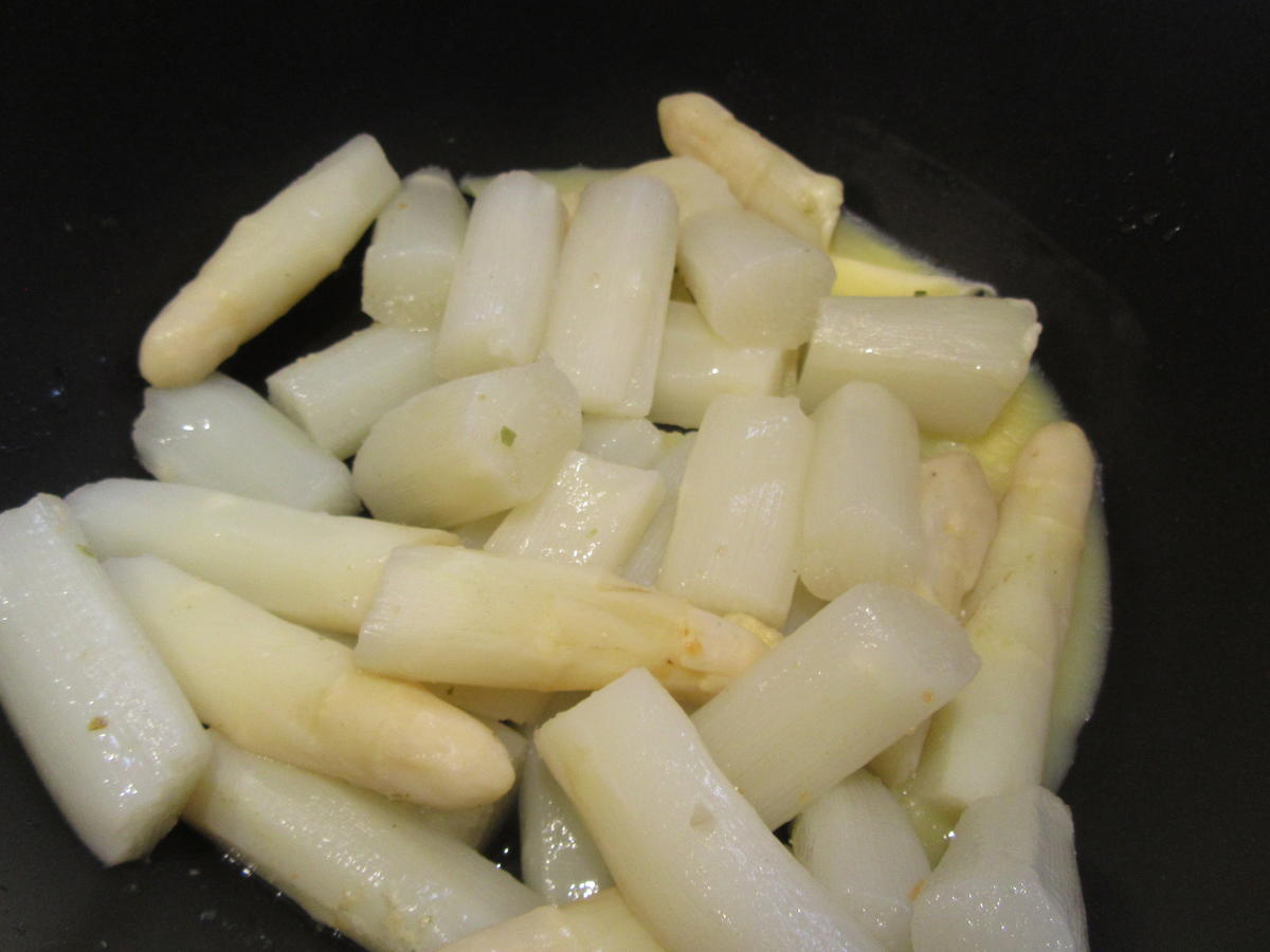 Gemüse: Gebratener Spargel mit Käse Kräuter Pfitzauf und Bärlauchsoße ...