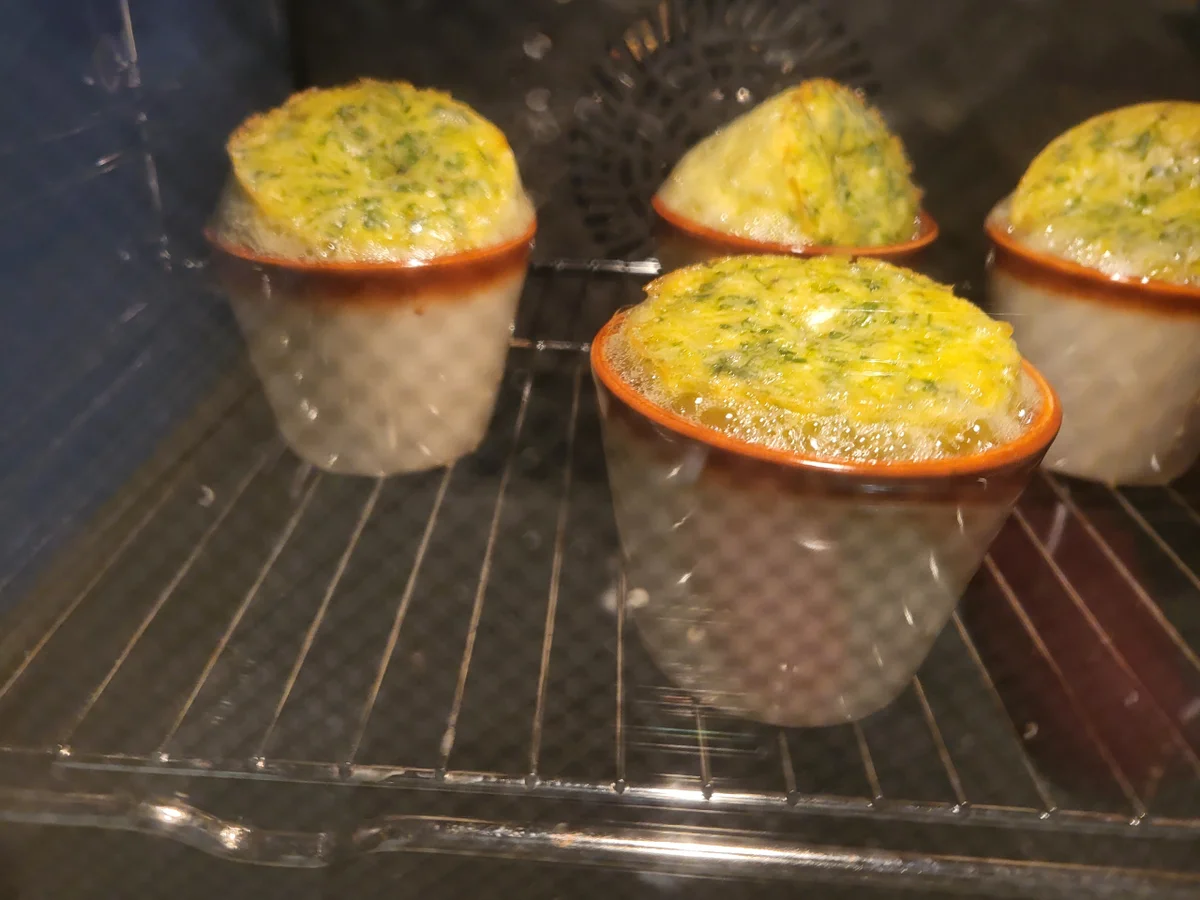 Gemüse: Gebratener Spargel mit Käse-Kräuter-Pfitzauf und Bärlauchsoße - Rezept - Bild Nr. 16524