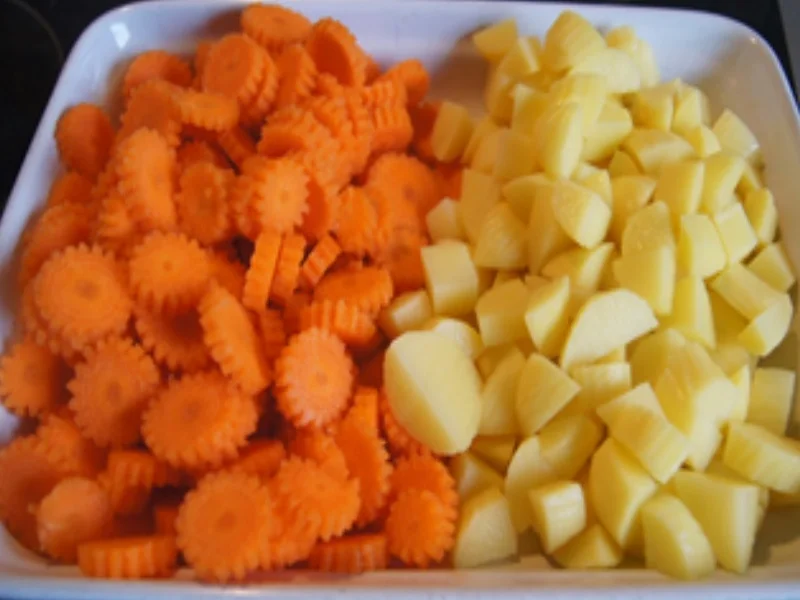 Rezept: Kartoffel-Möhren-Eintopf mit Rinderhackfleisch Bild Nr. 16522 Kartoffel-Möhren-Eintopf mit Rinderhackfleisch - Rezept - Bild Nr. 16522