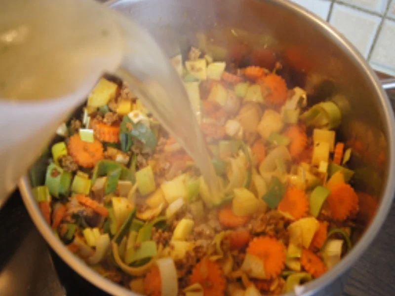 Rezept: Kartoffel-Möhren-Eintopf mit Rinderhackfleisch Bild Nr. 16529 Kartoffel-Möhren-Eintopf mit Rinderhackfleisch - Rezept - Bild Nr. 16529