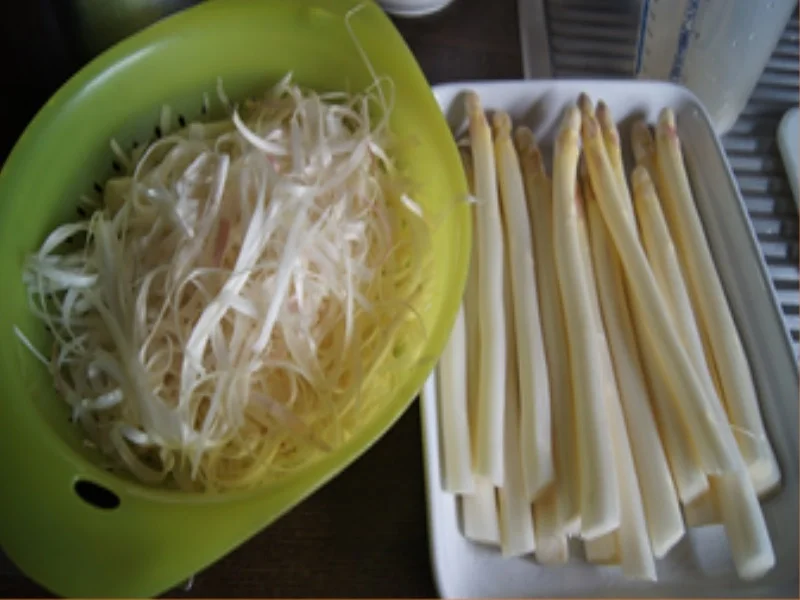 Spargel mit Erdbeersauce und Kochschinken - Rezept - Bild Nr. 16518