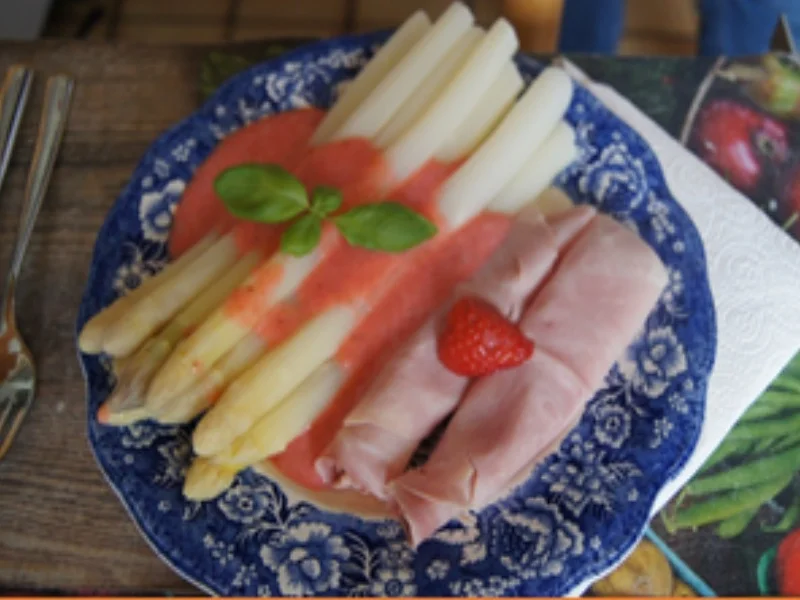 Spargel mit Erdbeersauce und Kochschinken - Rezept - Bild Nr. 16524