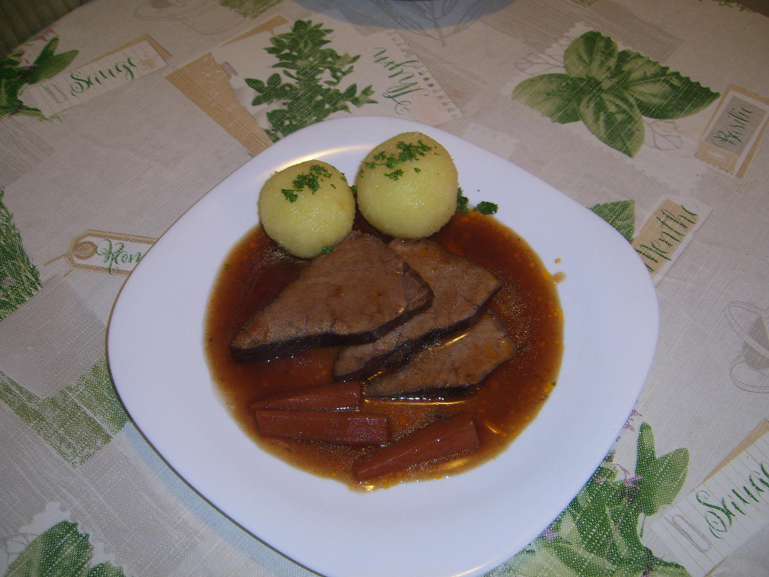 Geschmorter Rindsbraten von der Schulter - Rezept - kochbar.de