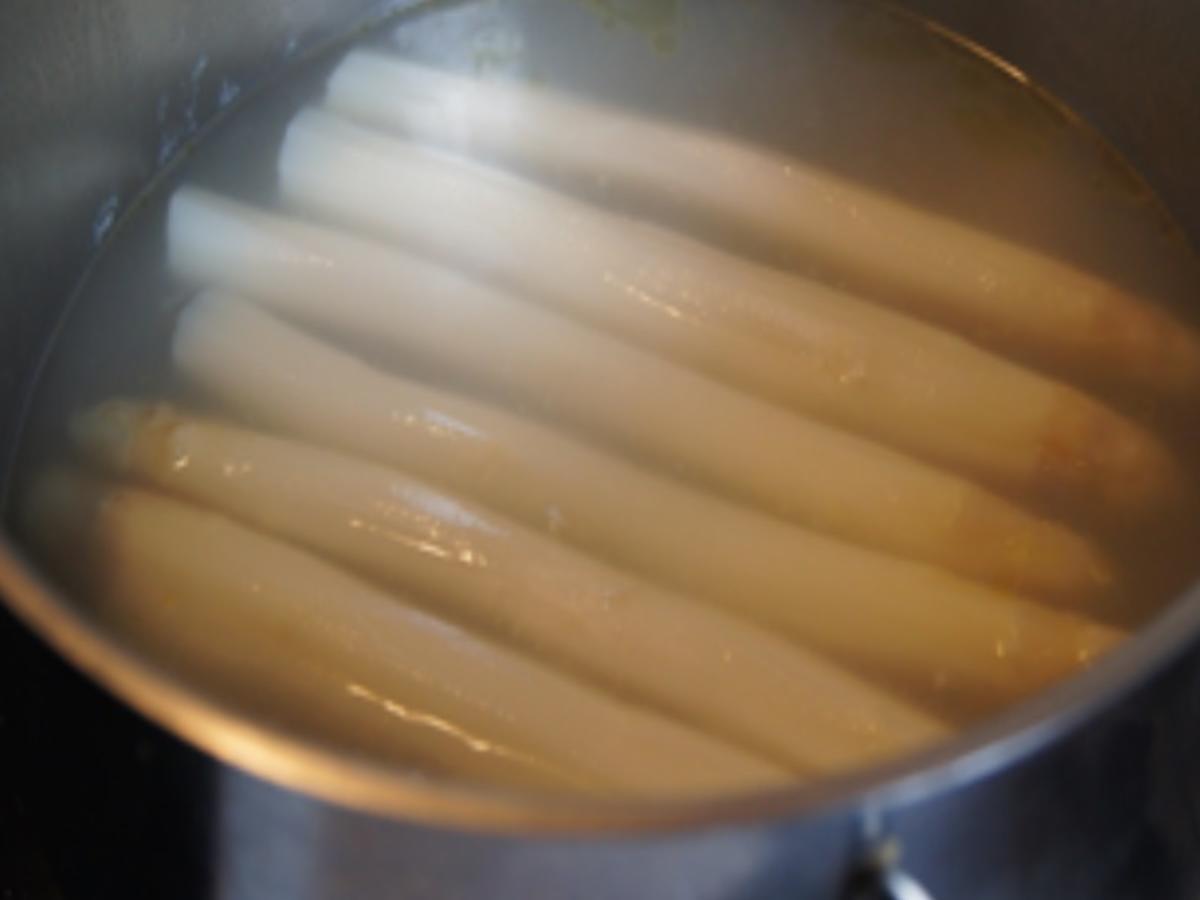 Spargel mit Tomatensauce und Seelachsfilet-Duo - Rezept - Bild Nr. 16523