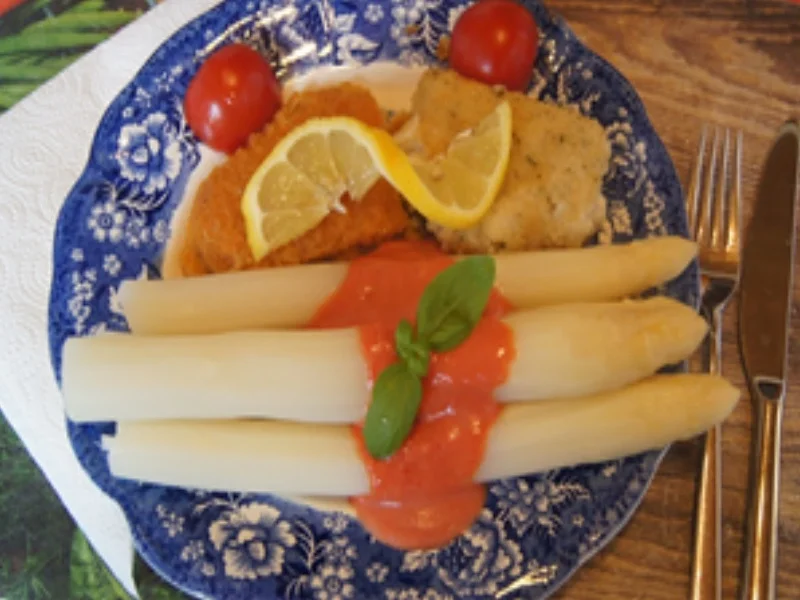 Spargel mit Tomatensauce und Seelachsfilet-Duo - Rezept - Bild Nr. 16528