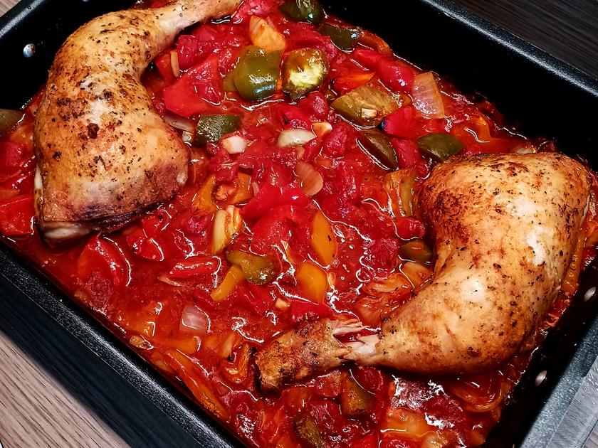 Hähnchenkeulen im Gemüsebett - Rezept - kochbar.de Hähnchenkeulen im Gemüsebett - Rezept - kochbar.de