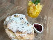 Salzburger Nockerln mit Obstsalat und Preiselbeeren (Larissa u. Elke Marolt) - Rezept - Bild Nr. 2