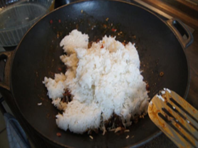 Indonesischer Curryreis mit Hähnchenbrustfilet - Rezept - kochbar.de Indonesischer Curryreis mit Hähnchenbrustfilet - Rezept - kochbar.de