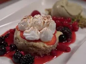 Pistazien-Tonkabohnen-Eis mit flambiertem Törtchen - Rezept - Bild Nr. 16575