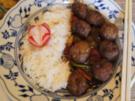 Doppelt gebratene Mettbällchen mit Wok-Gemüse und Basmatireis - Rezept - Bild Nr. 2