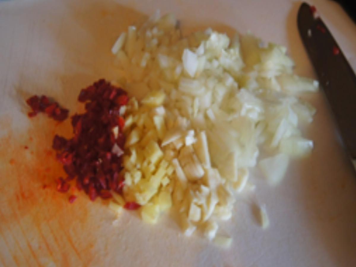 Doppelt gebratene Mettbällchen mit Wok-Gemüse und Basmatireis - Rezept - Bild Nr. 4