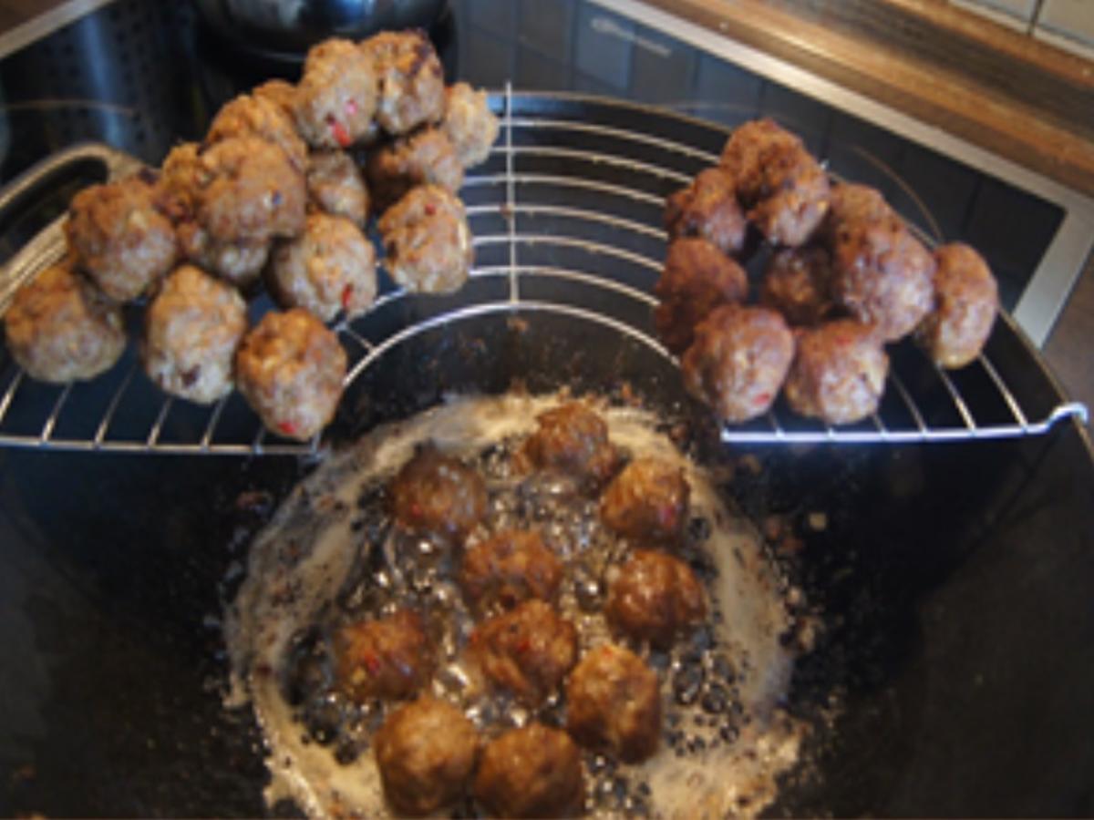 Doppelt gebratene Mettbällchen mit Wok Gemüse und Basmatireis - einfach ...