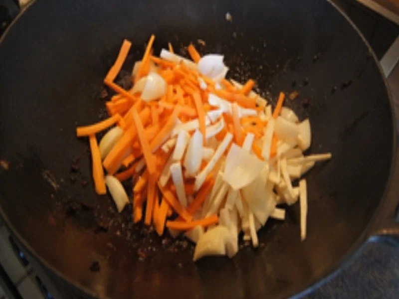 Rezept: Doppelt gebratene Mettbällchen mit Wok-Gemüse und Basmatireis Bild Nr. 19 Doppelt gebratene Mettbällchen mit Wok-Gemüse und Basmatireis - Rezept - Bild Nr. 19