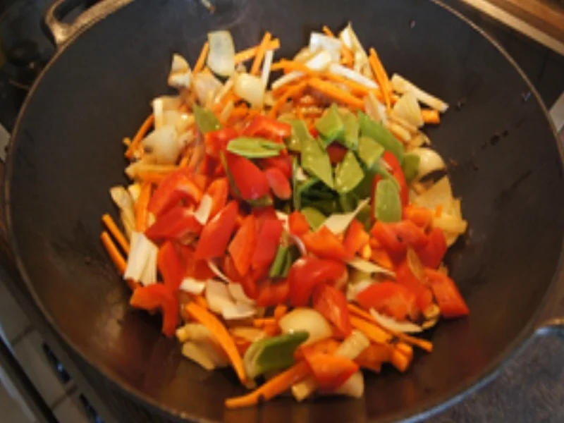 Rezept: Doppelt gebratene Mettbällchen mit Wok-Gemüse und Basmatireis Bild Nr. 20 Doppelt gebratene Mettbällchen mit Wok-Gemüse und Basmatireis - Rezept - Bild Nr. 20