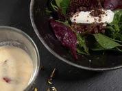 Pastinaken-Apfel-Schaumsuppe und Rote-Bete-Birnen-Salat - Rezept - Bild Nr. 2