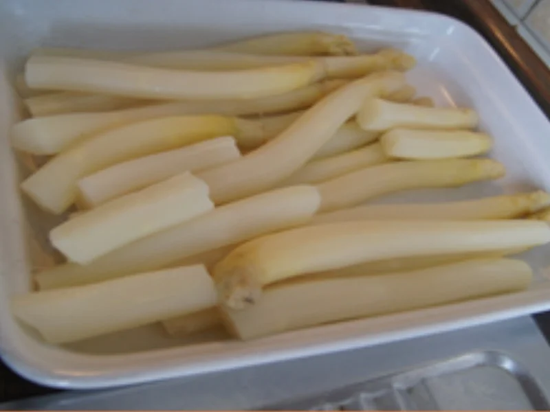 Spargel mit Pistazien-Butter, Doraden-Filet und Drillingen - Rezept - Bild Nr. 5