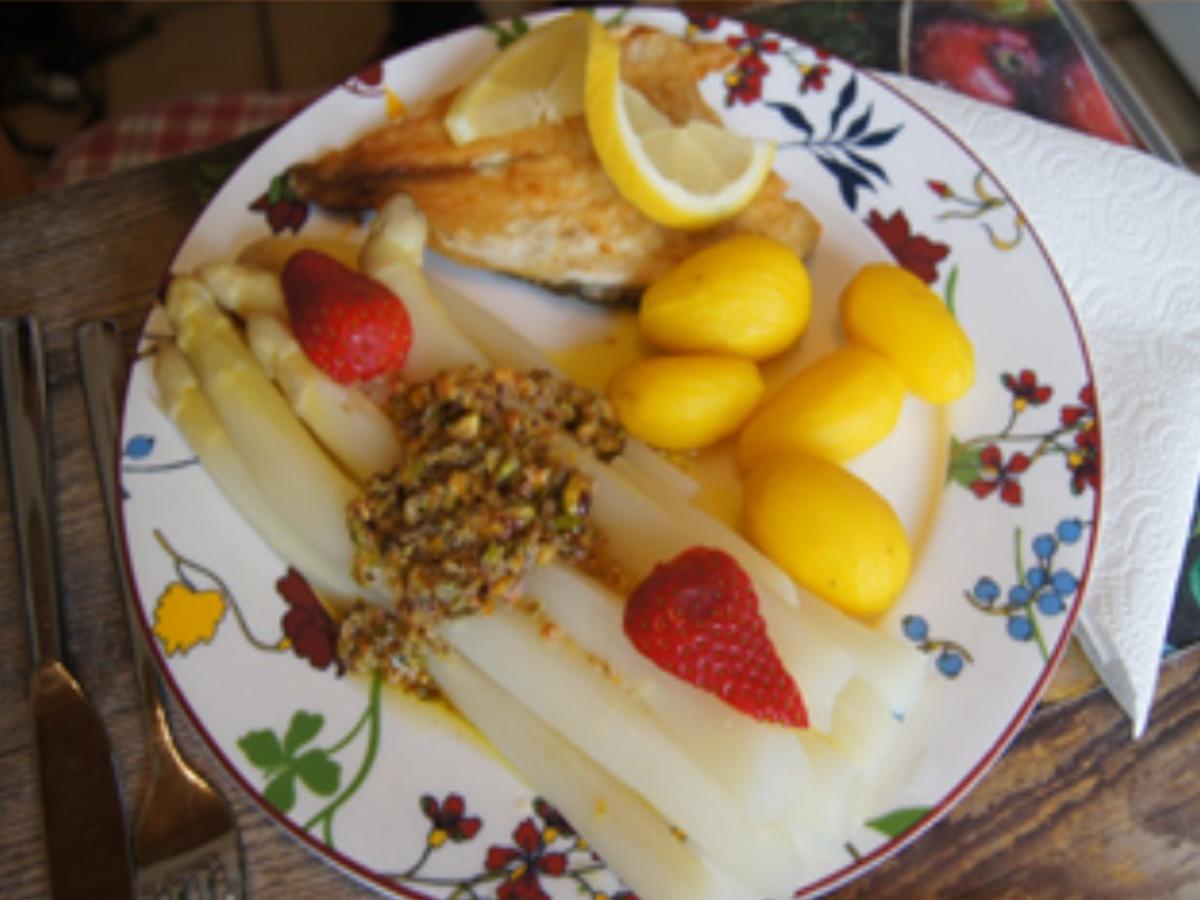 Spargel mit Pistazien-Butter, Doraden-Filet und Drillingen - Rezept - Bild Nr. 15