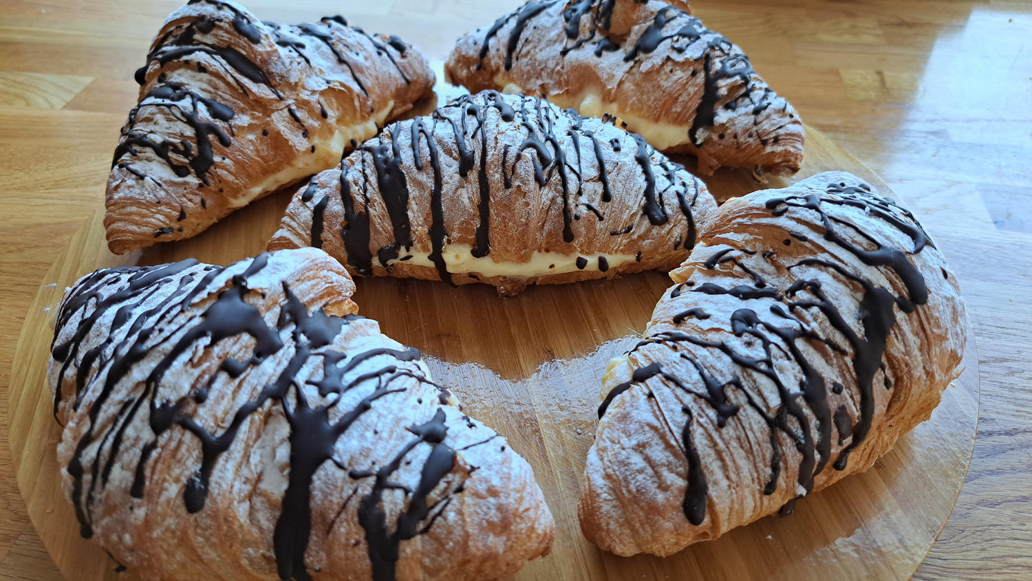 Croissant mit süsser Füllung - Rezept - kochbar.de