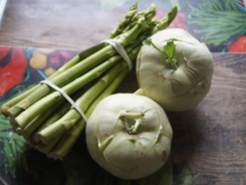 Rezept: Kohlrabi-Cordon bleu-Schnitzel mit Saurer-Sahne-Sauce und grünen Spargel Bild Nr. 16577 Kohlrabi-Cordon bleu-Schnitzel mit Saurer-Sahne-Sauce und grünen Spargel - Rezept - Bild Nr. 16577