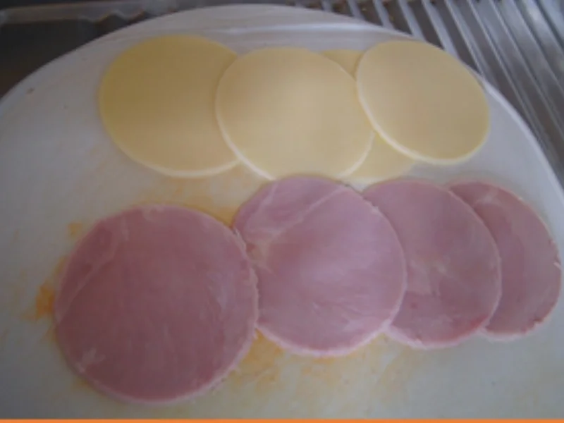 Rezept: Kohlrabi-Cordon bleu-Schnitzel mit Saurer-Sahne-Sauce und grünen Spargel Bild Nr. 16581 Kohlrabi-Cordon bleu-Schnitzel mit Saurer-Sahne-Sauce und grünen Spargel - Rezept - Bild Nr. 16581