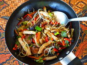 Rezept: Exotische, bunte Glasnudeln mit mariniertem Schweinefleisch Bild Nr. 16576 Exotische, bunte Glasnudeln mit mariniertem Schweinefleisch - Rezept - Bild Nr. 16576