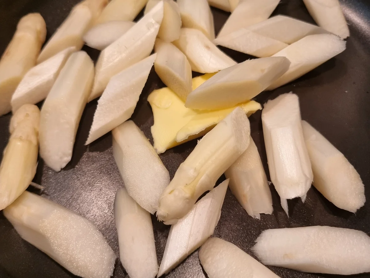 Spaghetti mit Spargel und Rucola-Pesto - Rezept - Bild Nr. 16582