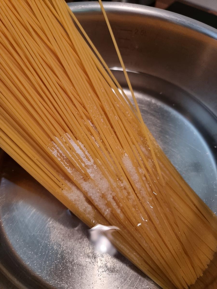 Spaghetti mit Spargel und Rucola-Pesto - Rezept - Bild Nr. 16584