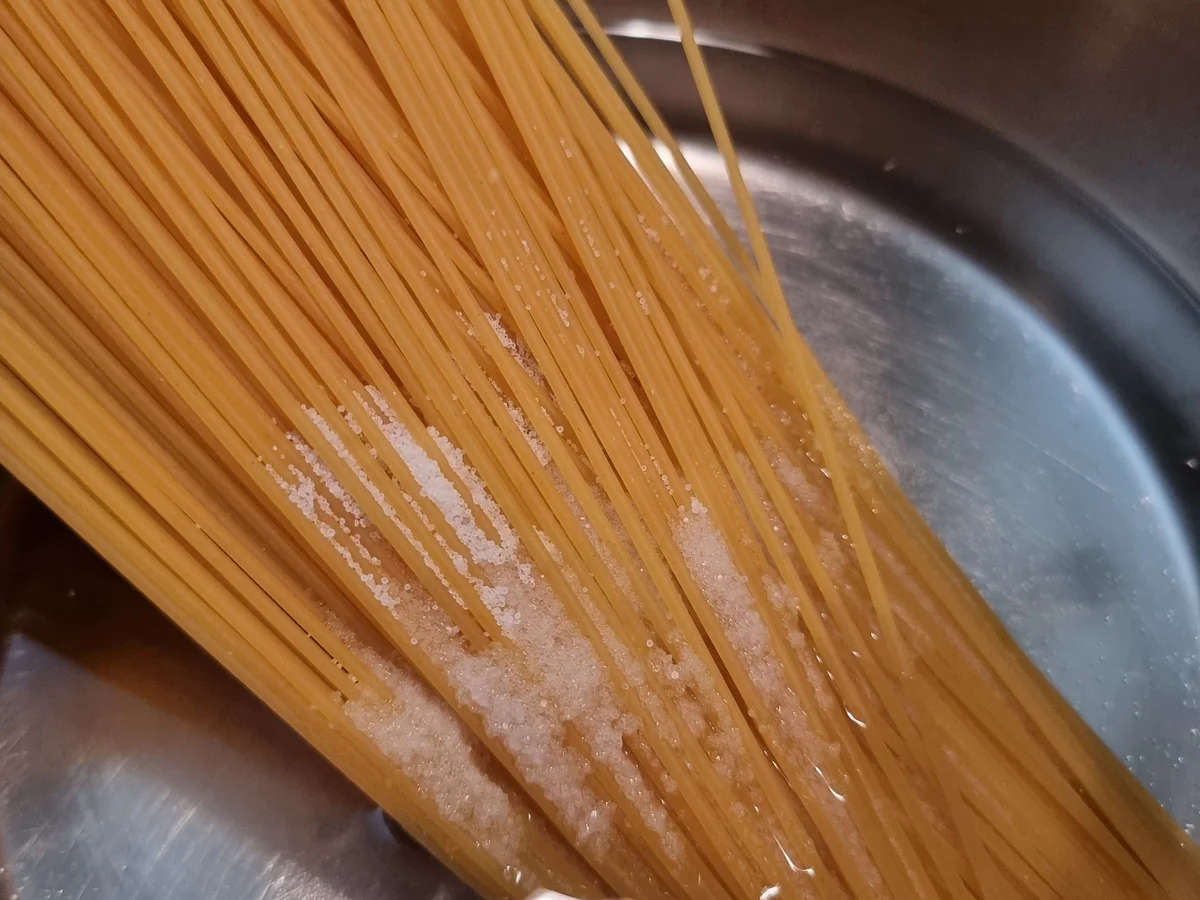 Spaghetti mit Spargel und Rucola-Pesto - Rezept - Bild Nr. 16584