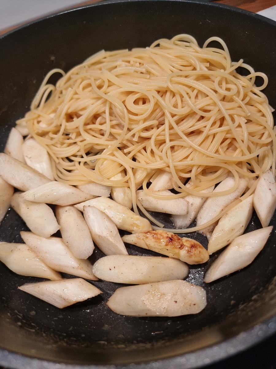 Spaghetti mit Spargel und Rucola-Pesto - Rezept - Bild Nr. 16585