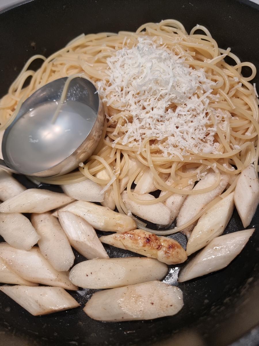 Spaghetti mit Spargel und Rucola-Pesto - Rezept - Bild Nr. 16586