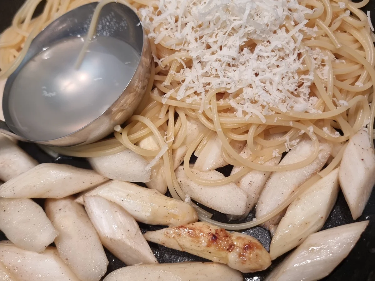 Spaghetti mit Spargel und Rucola-Pesto - Rezept - Bild Nr. 16586