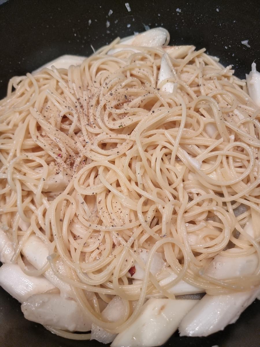 Spaghetti mit Spargel und Rucola-Pesto - Rezept - Bild Nr. 16587