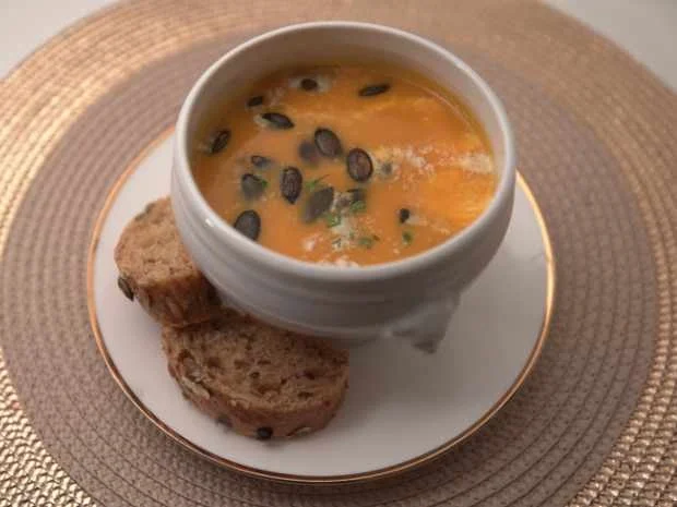 Rezept: Süßkartoffel-Kokos-Suppe Bild Nr. 2 Süßkartoffel-Kokos-Suppe - Rezept - Bild Nr. 2