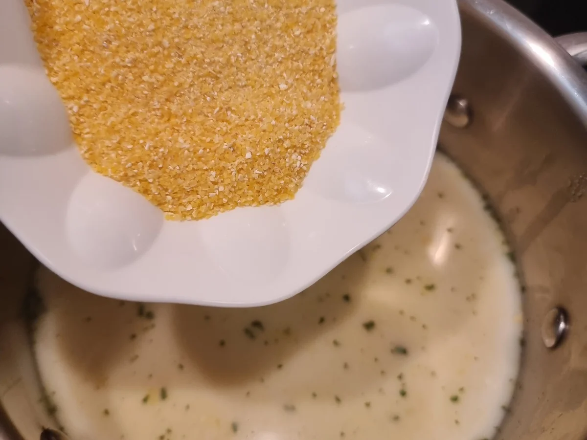 Kabeljau auf Rucola- Pesto-Polenta und Paprika-Tomaten-Gemüse - Rezept - Bild Nr. 16582