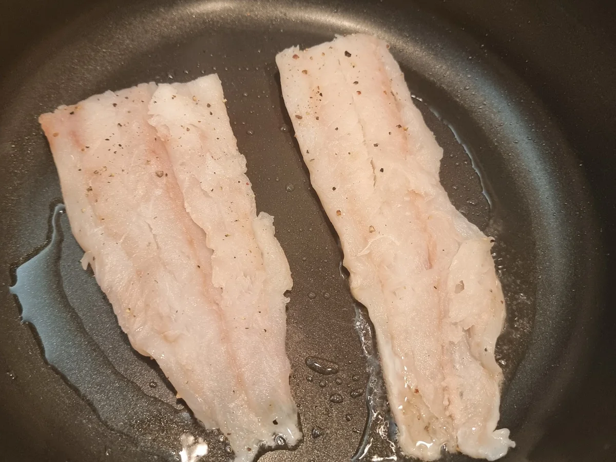 Kabeljau auf Rucola- Pesto-Polenta und Paprika-Tomaten-Gemüse - Rezept - Bild Nr. 16588