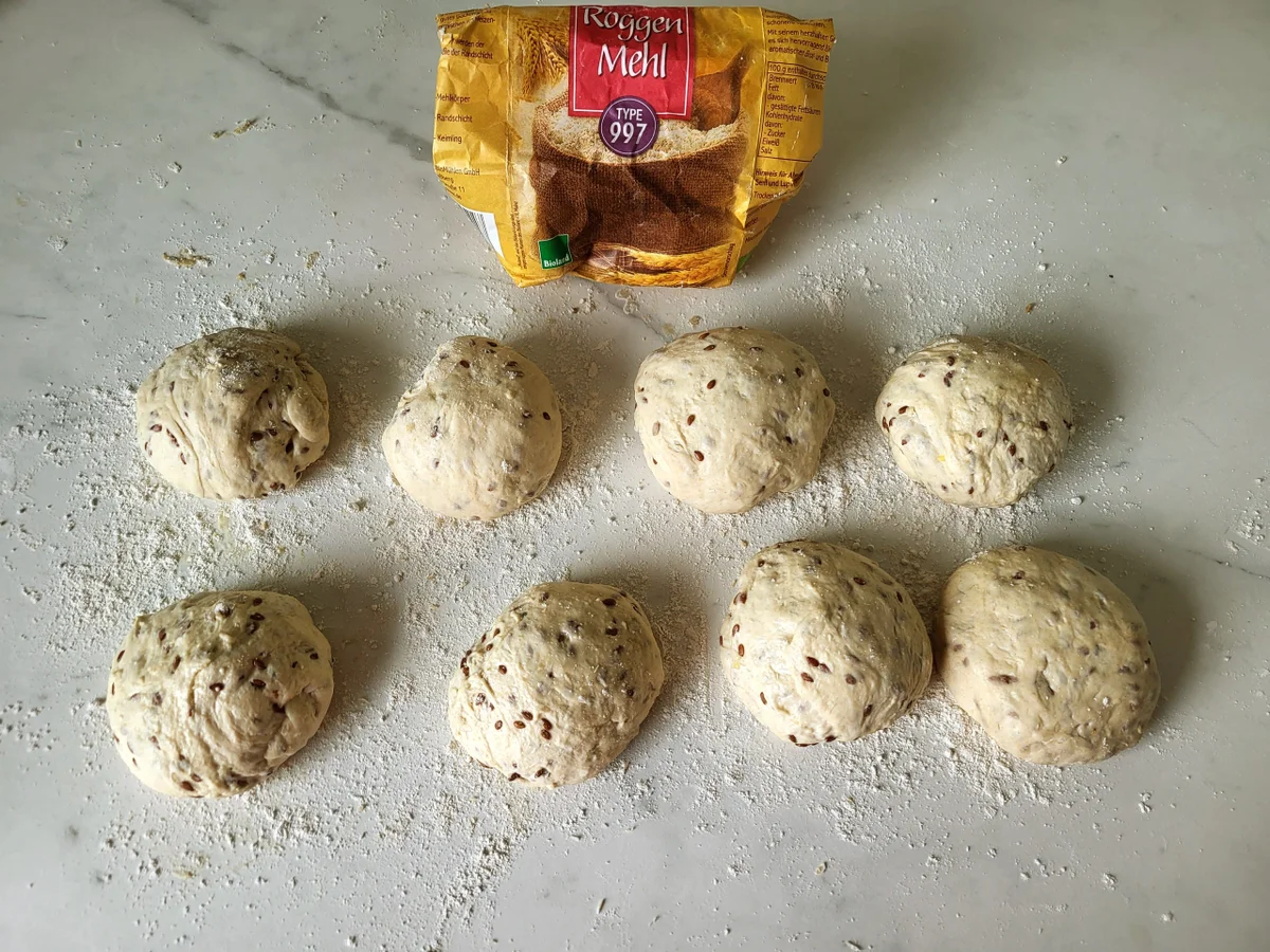 Rezept: Dinkelbrötchen mit Leinsamen Bild Nr. 16579 Dinkelbrötchen mit Leinsamen - Rezept - Bild Nr. 16579