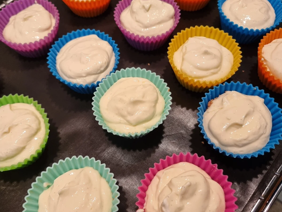 Mini-Cheescakes mit Blaubeeren und Baiserhaube - Rezept - Bild Nr. 16606